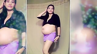 Bailando y burlándose de bebes embarazadas