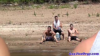 Gay sem ação de orgia exterior após mergulho nua