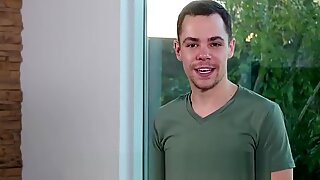 Jude michaels, nouveau venu gaycastings, baisée par un agent de casting